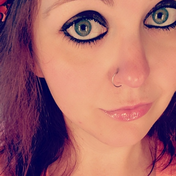 Meet Your Posher, KT - Picture 3 of 8